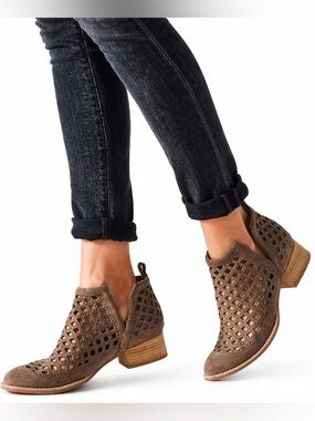 Jeffrey Campbell Taggart Suede Cutout Ankle Boots Tan 7.5 Boho Western Festival